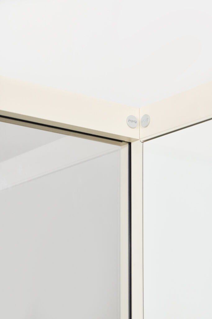 Akuart-Image-Bank-Packshots-In-Your-Room-Image-21