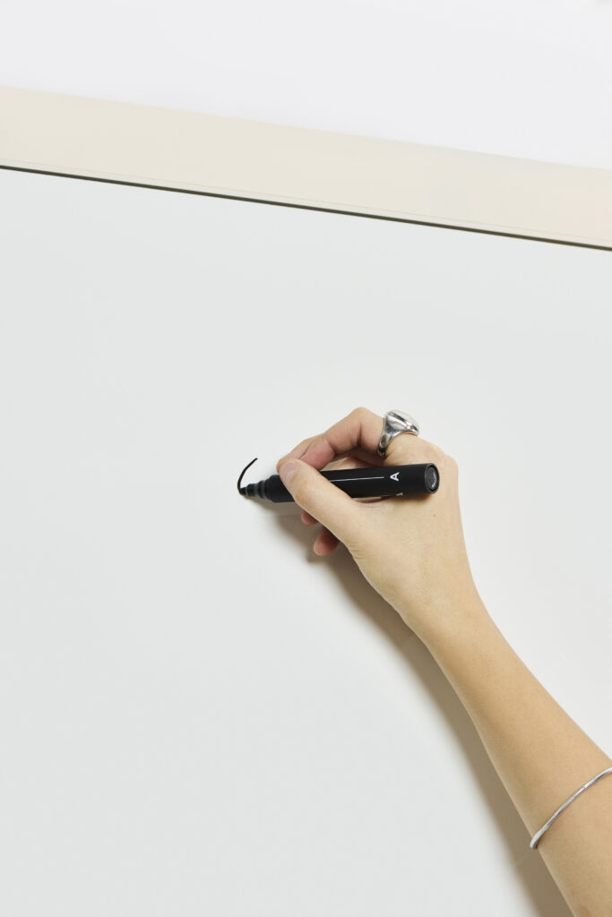 Akuart-Image-Bank-Packshots-In-Your-Room-Image-24