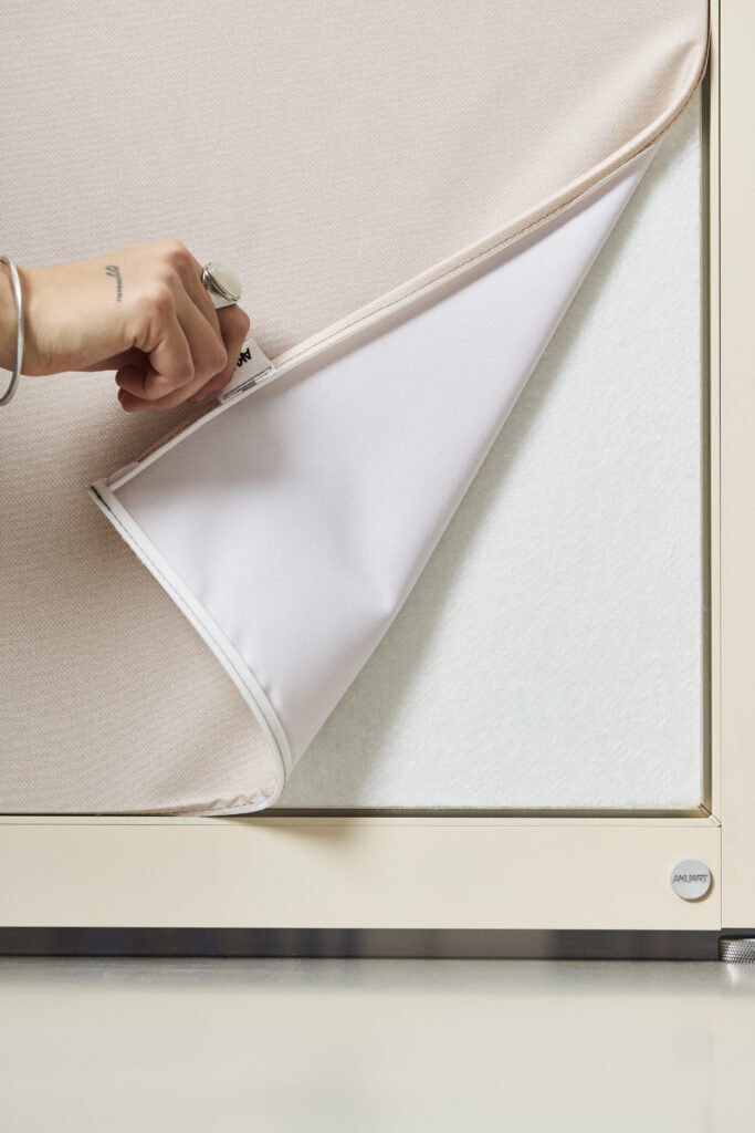 Akuart-Image-Bank-Packshots-In-Your-Room-Image-26