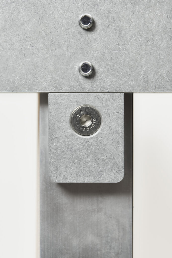 Akuart-Image-Bank-Packshots-Mobile-Writing-Board-Image-18