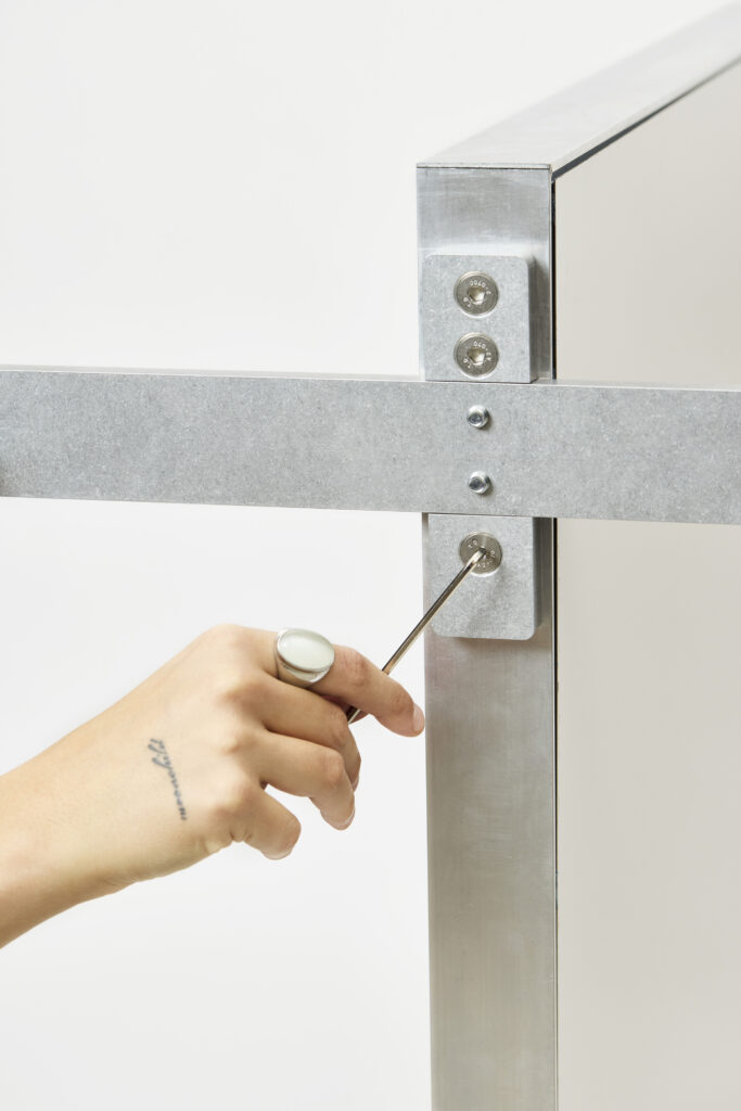 Akuart-Image-Bank-Packshots-Mobile-Writing-Board-Image-19