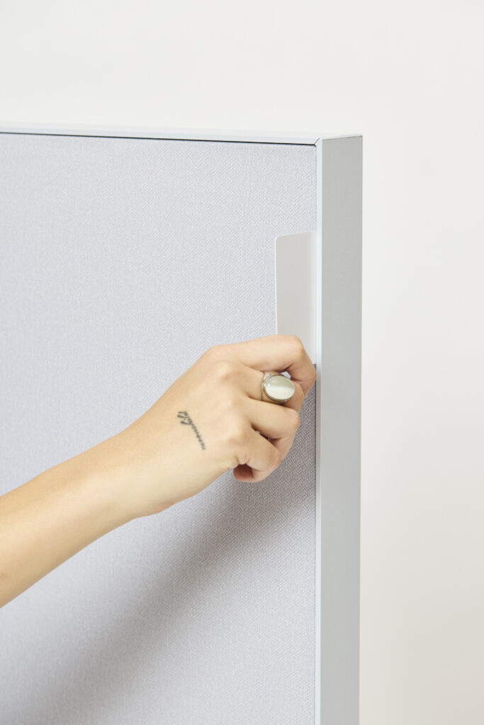 Akuart-Image-Bank-Packshots-Supersonic-Desk-Screen-Image-13