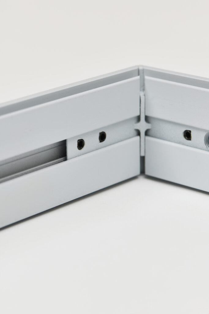Akuart-Image-Bank-Packshots-Supersonic-Desk-Screen-Image-14