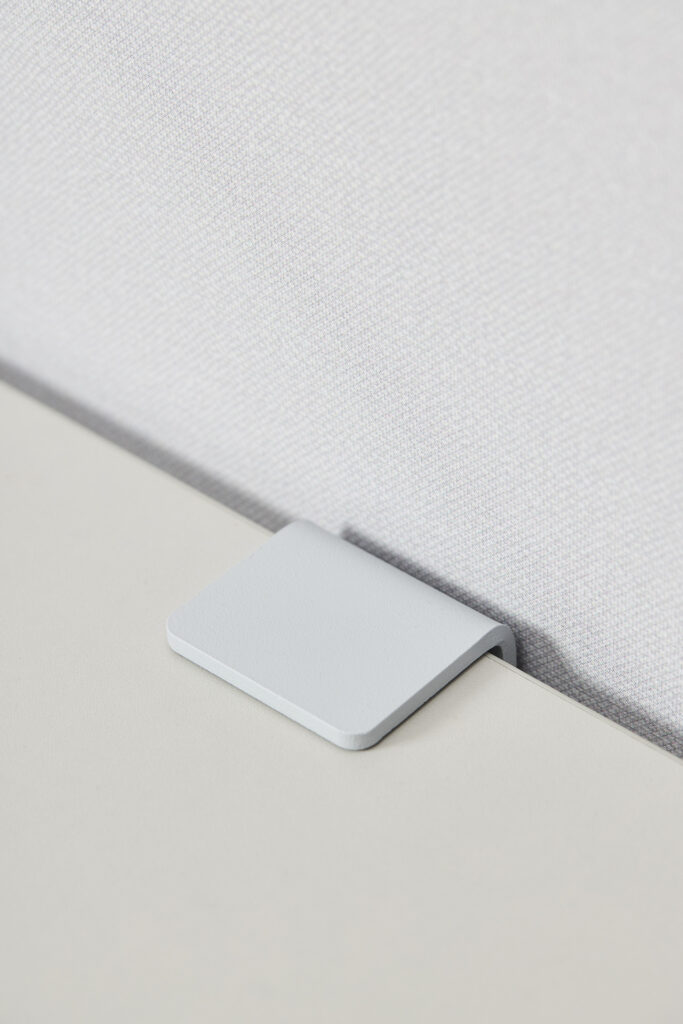 Akuart-Image-Bank-Packshots-Supersonic-Desk-Screen-Image-4