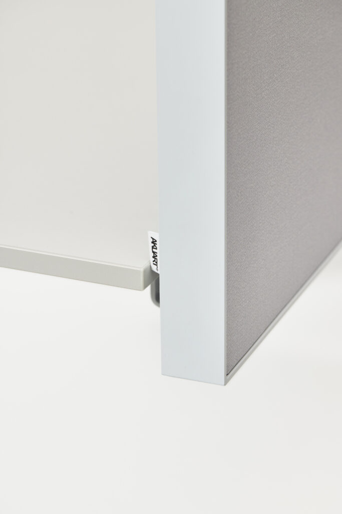 Akuart-Image-Bank-Packshots-Supersonic-Desk-Screen-Image-7