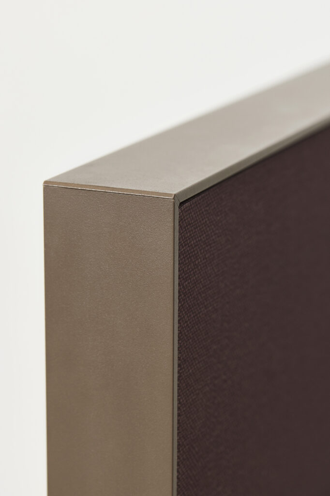 Akuart-Image-Bank-Packshots-Supersonic-Floor-Screen-Image-3