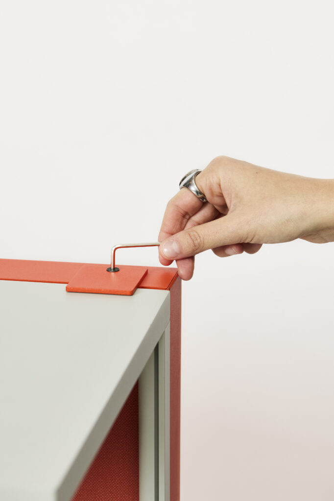 Akuart-Image-Bank-Packshots-Supersonic-Shelving-Screen-Image-11