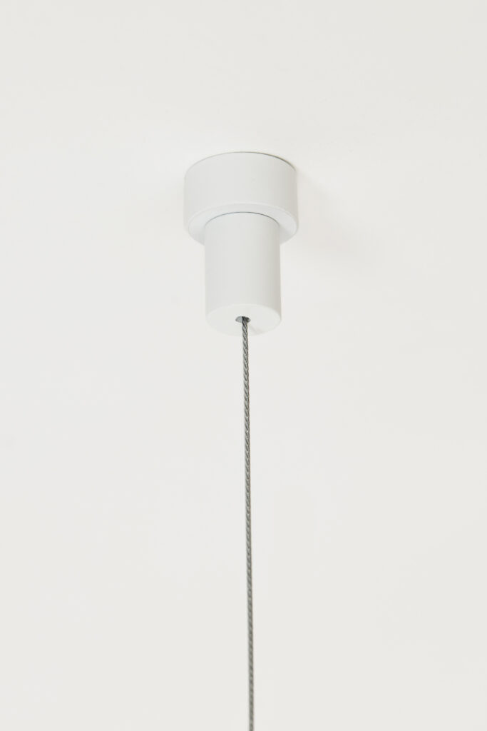 Akuart-Image-Bank-Packshots-Supersonic-Vertical-Suspended-Screen-Image-15