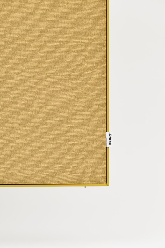 Akuart-Image-Bank-Packshots-Supersonic-Vertical-Suspended-Screen-Image-6