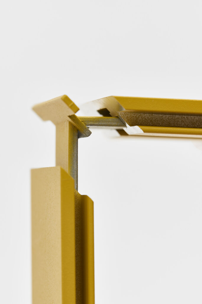 Akuart-Image-Bank-Packshots-Supersonic-Vertical-Suspended-Screen-Image-7