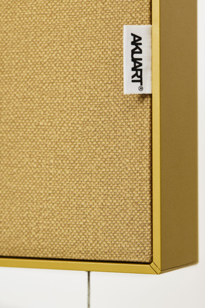 Akuart-Image-Bank-Packshots-Supersonic-Vertical-Suspended-Screen-Image-8