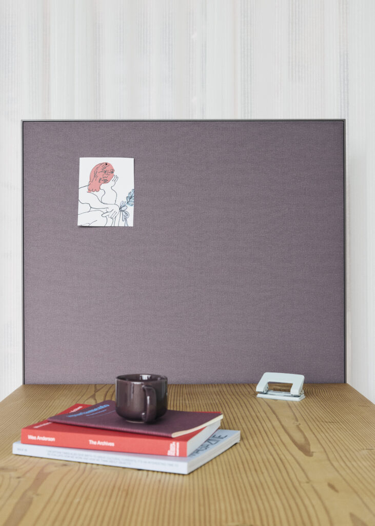 Akuart-Image-Bank-Lifestyle-Supersonic-Floor-Screen-Image-10