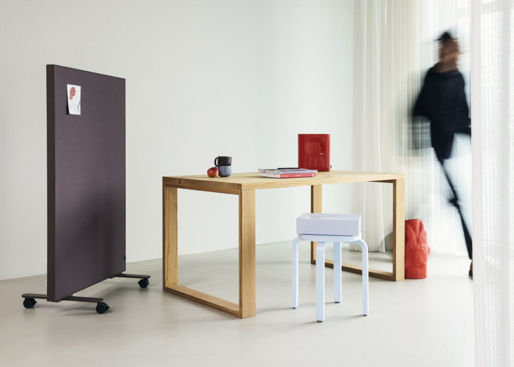 Akuart-Image-Bank-Lifestyle-Supersonic-Floor-Screen-Image-13