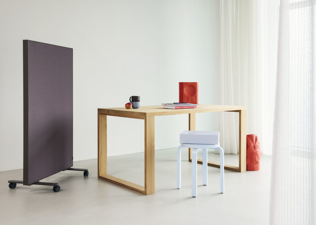 Akuart-Image-Bank-Lifestyle-Supersonic-Floor-Screen-Image-14