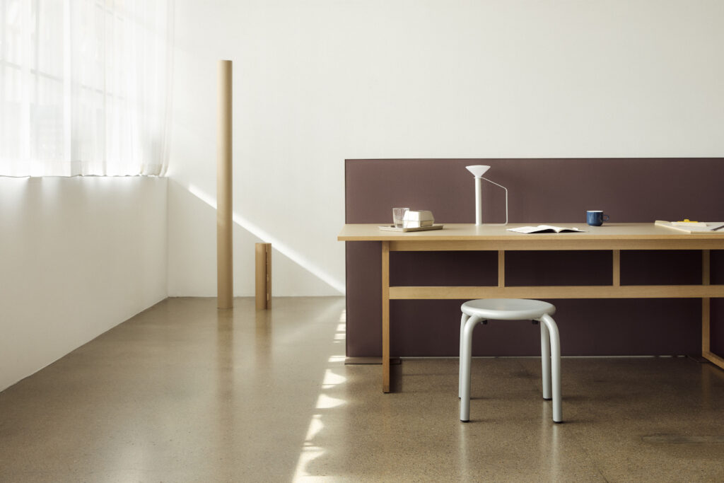 Akuart-Image-Bank-Lifestyle-Supersonic-Floor-Screen-Image-17
