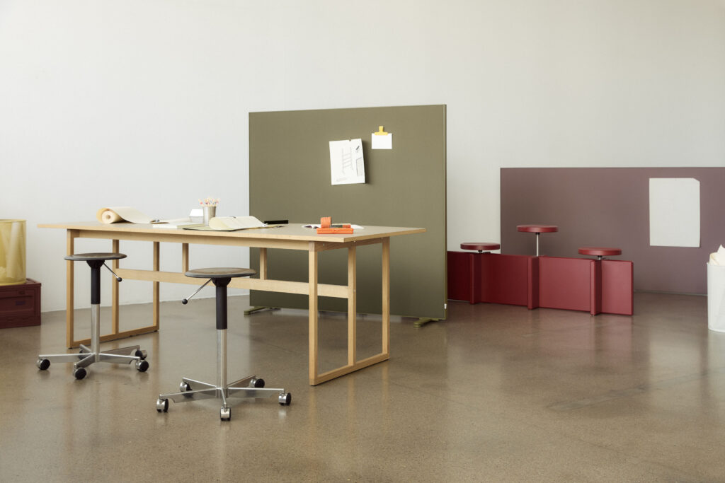 Akuart-Image-Bank-Lifestyle-Supersonic-Floor-Screen-Image-18