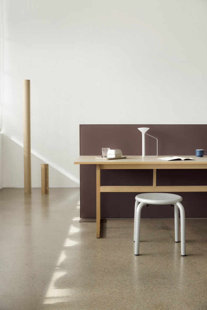 Akuart-Image-Bank-Lifestyle-Supersonic-Floor-Screen-Image-22