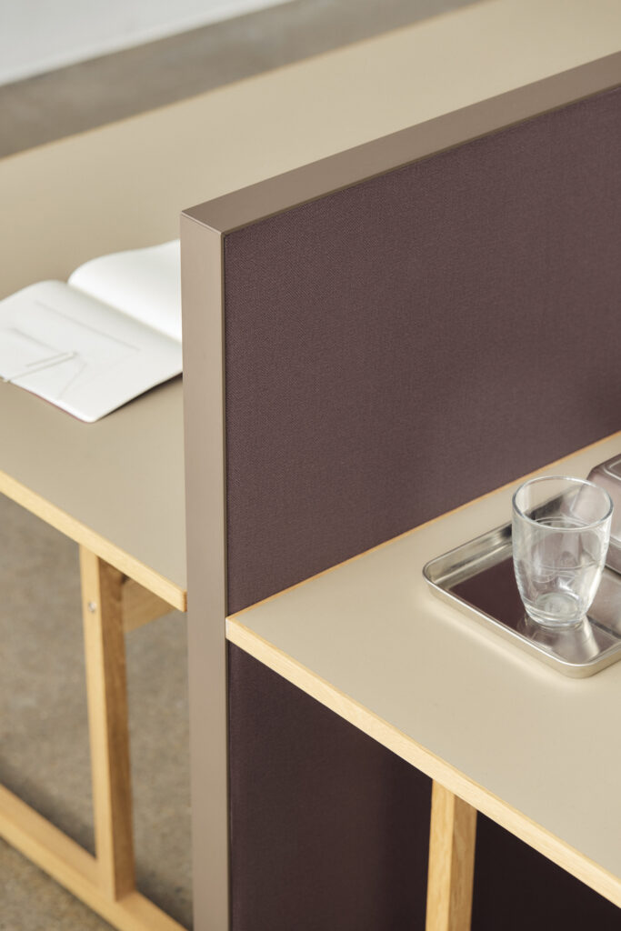 Akuart-Image-Bank-Lifestyle-Supersonic-Floor-Screen-Image-23