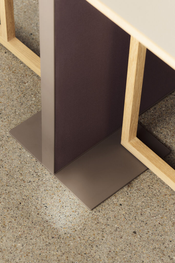 Akuart-Image-Bank-Lifestyle-Supersonic-Floor-Screen-Image-24
