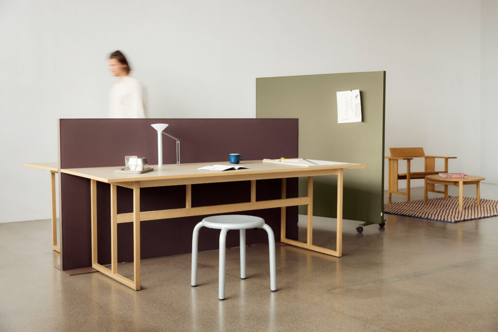 Akuart-Image-Bank-Lifestyle-Supersonic-Floor-Screen-Image-26