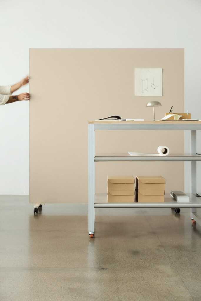 Akuart-Image-Bank-Lifestyle-Supersonic-Floor-Screen-Image-32