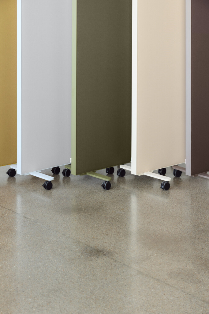 Akuart-Image-Bank-Lifestyle-Supersonic-Floor-Screen-Image-34
