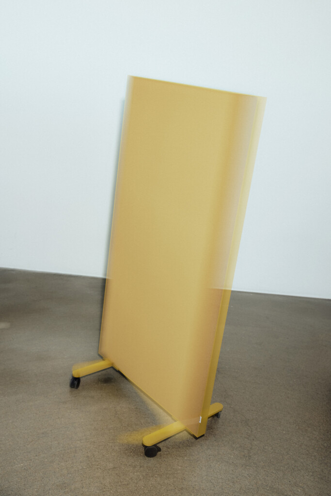 Akuart-Image-Bank-Lifestyle-Supersonic-Floor-Screen-Image-43