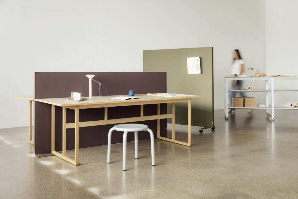 Akuart-Image-Bank-Lifestyle-Supersonic-Floor-Screen-Image-47