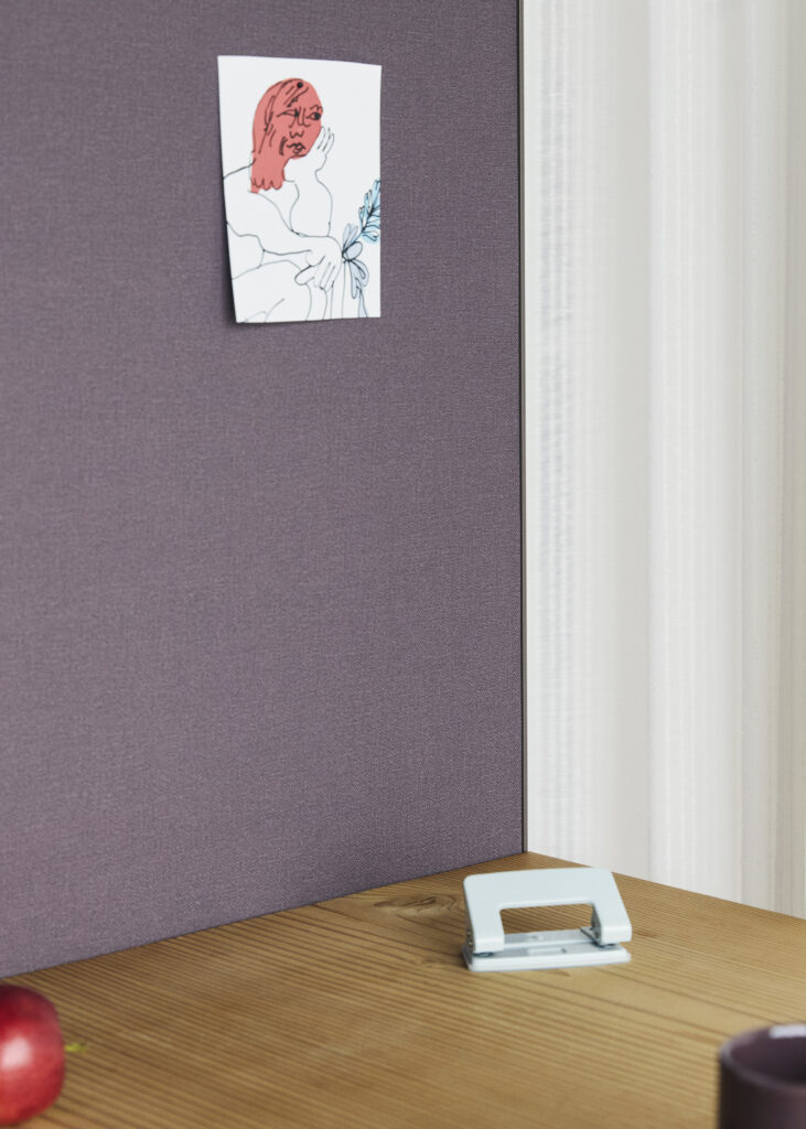 Akuart-Image-Bank-Lifestyle-Supersonic-Floor-Screen-Image-9