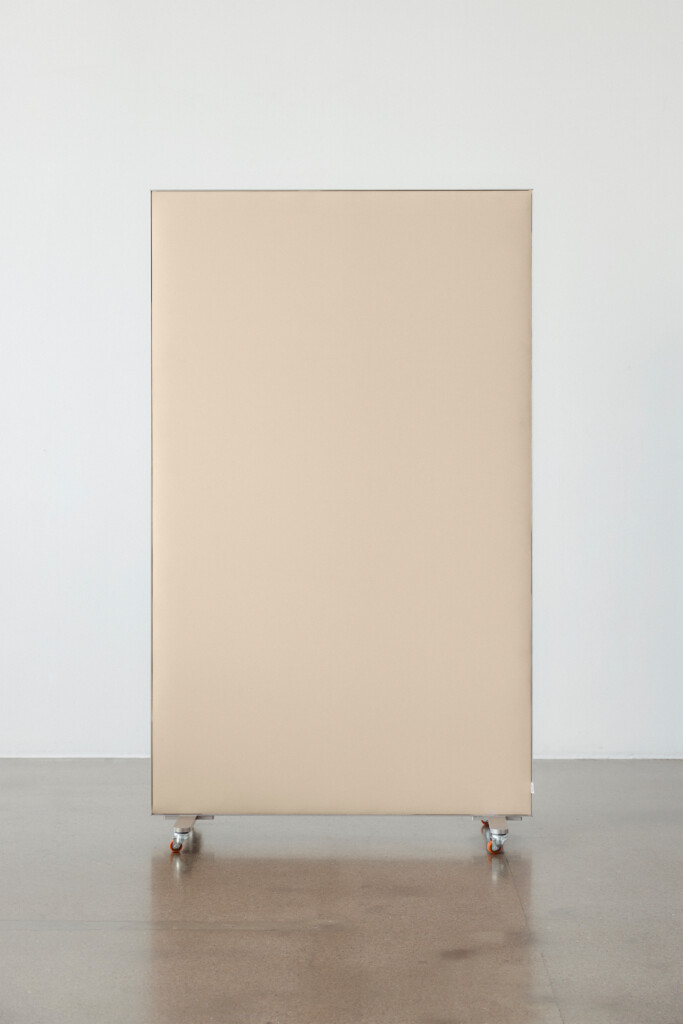 Akuart-Image-Bank-Lifestyle-Supersonic-Mobile-Writing-Board-Image-10