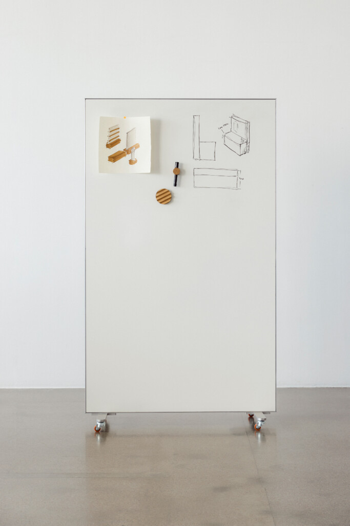 Akuart-Image-Bank-Lifestyle-Supersonic-Mobile-Writing-Board-Image-13
