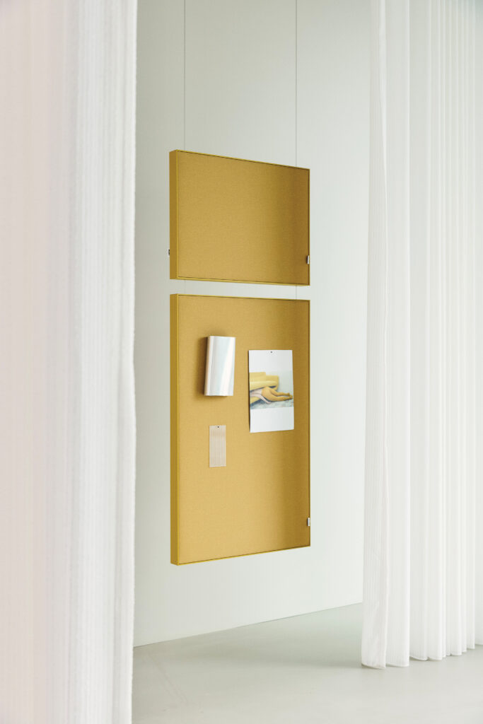 Akuart-Image-Bank-Lifestyle-Supersonic-Vertical-Suspended-Screen-Image-6